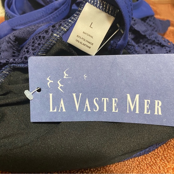 Lady swimsuit size L fits M - Picture 4 of 4